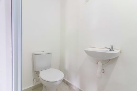 Banheiro de kitnet/studio para alugar com 1 quarto, 35m² em Vila Butantã, São Paulo