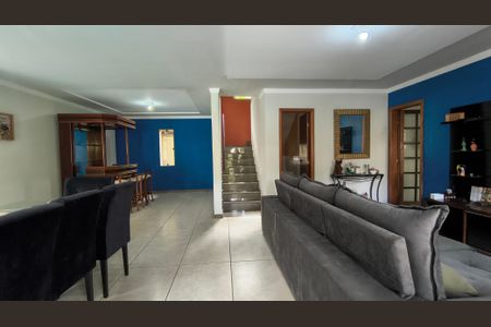 Sala de casa de condomínio para alugar com 4 quartos, 360m² em Vargem Pequena, Rio de Janeiro