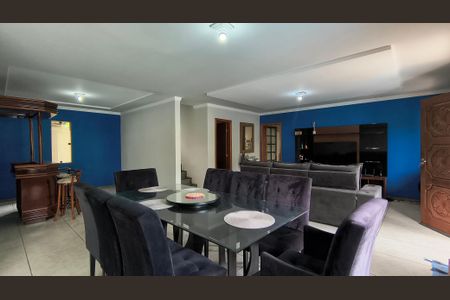 Sala de casa de condomínio para alugar com 4 quartos, 360m² em Vargem Pequena, Rio de Janeiro