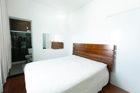 Casa à venda com 3 quartos, 419m² em Lindéia, Contagem