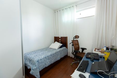 Casa à venda com 3 quartos, 419m² em Lindéia, Contagem