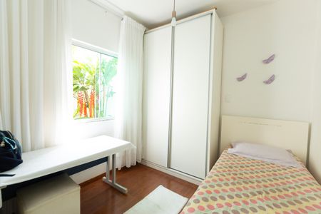 Casa à venda com 3 quartos, 419m² em Lindéia, Contagem