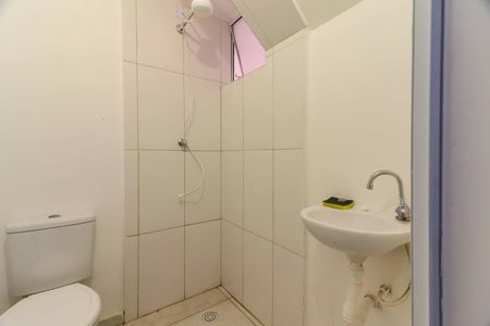 Banheiro de kitnet/studio para alugar com 1 quarto, 20m² em Jardim Esmeralda, São Paulo