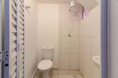Banheiro de kitnet/studio para alugar com 1 quarto, 20m² em Jardim Esmeralda, São Paulo