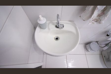 Banheiro de apartamento à venda com 1 quarto, 27m² em Jardim Mimar, São Paulo