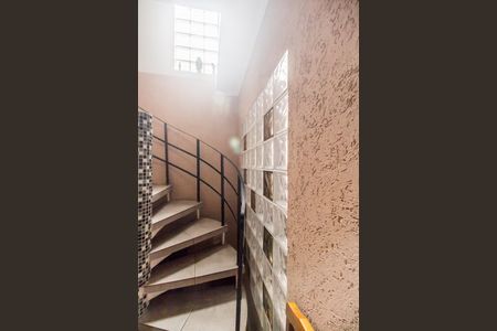 Escada de casa à venda com 3 quartos, 125m² em Jardim dos Camargos, Barueri