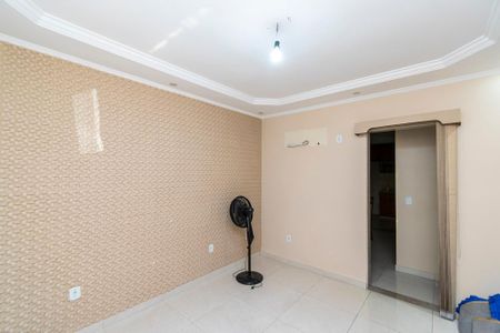 Sala de casa de condomínio à venda com 3 quartos, 180m² em Penha, Rio de Janeiro