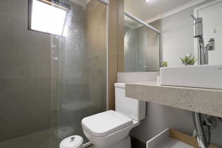 Banheiro de apartamento à venda com 2 quartos, 50m² em Portal dos Gramados, Guarulhos