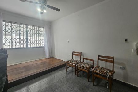Sala de apartamento para alugar com 2 quartos, 55m² em Jardim Vitoria, Guarujá