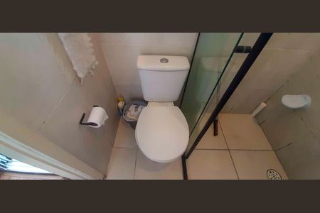 Banheiro da Suíte 1 de casa de condomínio à venda com 2 quartos, 90m² em Quitaúna, Osasco