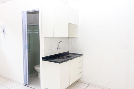 Quarto/Cozinha de casa para alugar com 1 quarto, 22m² em Socorro, São Paulo