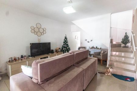 Sala de casa à venda com 3 quartos, 200m² em Vila Romero, São Paulo