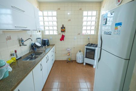 cozinha de casa de condomínio à venda com 4 quartos, 170m² em Planalto, Belo Horizonte