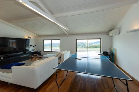 Sala de TV de casa de condomínio à venda com 4 quartos, 500m² em Vila Castela, Nova Lima