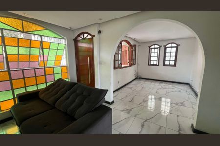 Casa à venda com 4 quartos, 210m² em Alípio de Melo, Belo Horizonte