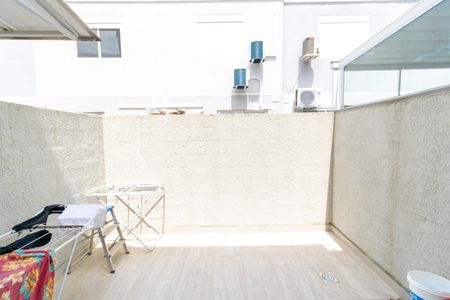 Quintal de casa de condomínio para alugar com 2 quartos, 67m² em Campo Novo, Porto Alegre