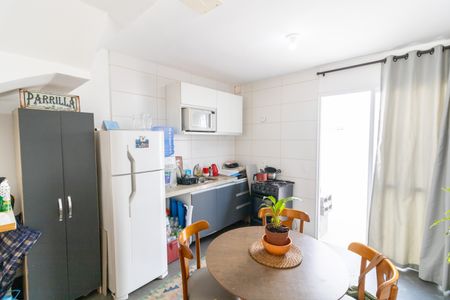 Cozinha de casa de condomínio para alugar com 2 quartos, 67m² em Campo Novo, Porto Alegre