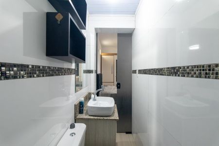 Banheiro Social de kitnet/studio para alugar com 1 quarto, 29m² em Jardim Joaquina Ii, Pinhais