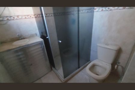 Banheiro de casa para alugar com 2 quartos, 78m² em Parque Ulisses, Nova Iguaçu