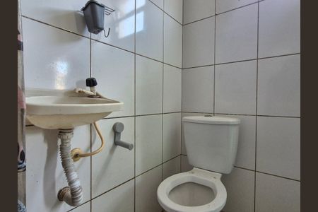 Banheiro de apartamento para alugar com 1 quarto, 19m² em Vargem Grande, Rio de Janeiro