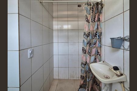 Banheiro de apartamento para alugar com 1 quarto, 19m² em Vargem Grande, Rio de Janeiro