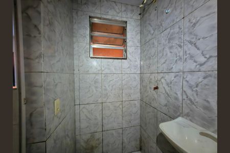 Banheiro de apartamento para alugar com 1 quarto, 18m² em Vargem Grande, Rio de Janeiro