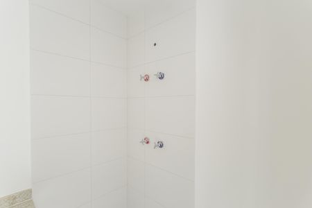 Banheiro de kitnet/studio para alugar com 1 quarto, 24m² em Indianópolis, São Paulo