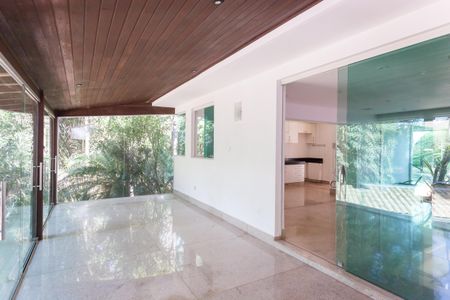 varanda sala de casa de condomínio à venda com 3 quartos, 2160m² em Passárgada, Nova Lima