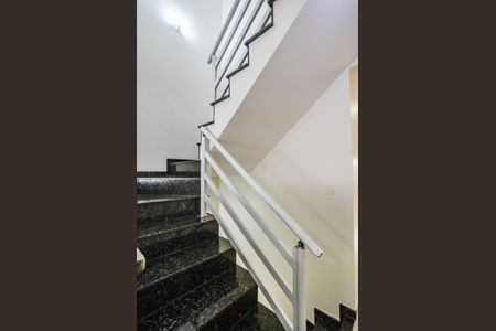 Escada de casa à venda com 3 quartos, 131m² em Vila Junqueira, Santo André