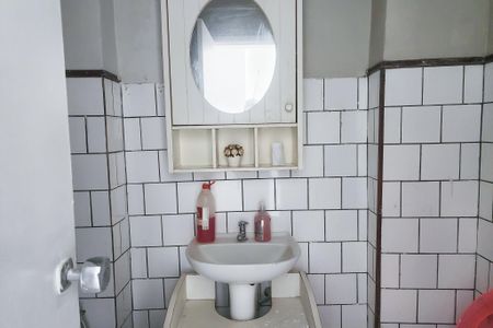 Banheiro de kitnet/studio para alugar com 1 quarto, 30m² em Centro, Rio de Janeiro