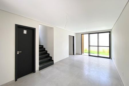 Sala de casa de condomínio à venda com 3 quartos, 120m² em São Luiz, Belo Horizonte