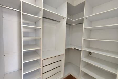 Closet de apartamento para alugar com 1 quarto, 67m² em Cambuí, Campinas