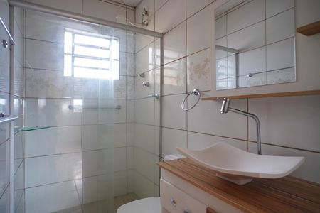 Banheiro de apartamento para alugar com 2 quartos, 46m² em Santa Rosa de Lima, Porto Alegre