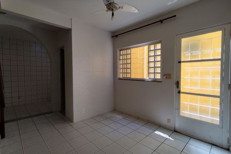 Sala de casa de condomínio para alugar com 2 quartos, 100m² em Taquara, Rio de Janeiro