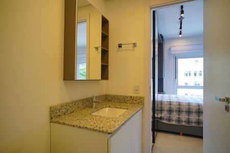 Banheiro de kitnet/studio para alugar com 1 quarto, 83m² em Moinhos de Vento, Porto Alegre