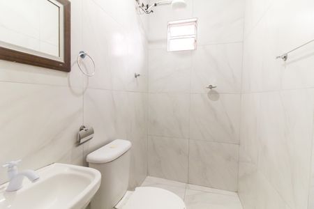 Banheiro de casa para alugar com 1 quarto, 40m² em Vila Verde, São Paulo