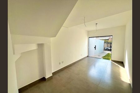 Casa à venda com 2 quartos, 109m² em Piratininga, Belo Horizonte
