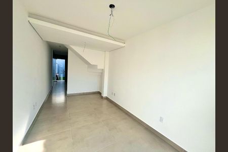 Casa à venda com 2 quartos, 109m² em Piratininga, Belo Horizonte