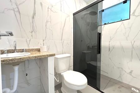 Banheiro de apartamento para alugar com 1 quarto, 25m² em Ingleses do Rio Vermelho, Florianópolis