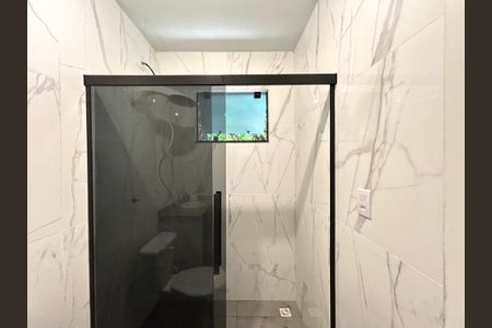 Banheiro de apartamento para alugar com 1 quarto, 25m² em Ingleses do Rio Vermelho, Florianópolis