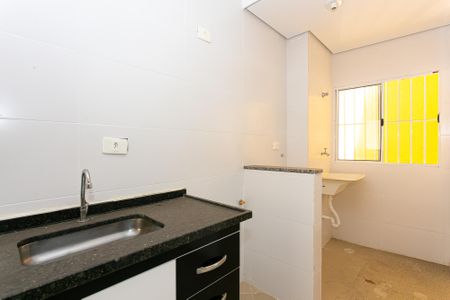 Cozinha de apartamento para alugar com 1 quarto, 39m² em Vila Granada, São Paulo