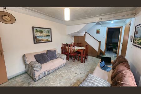 Sala de casa para alugar com 6 quartos, 223m² em Vila Matias, Santos