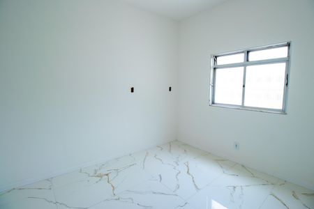 Casa à venda com 4 quartos, 220m² em Rocha Miranda, Rio de Janeiro