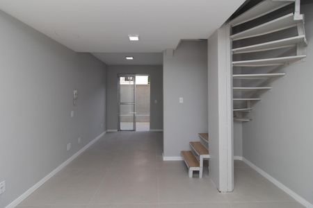 Sala de casa de condomínio à venda com 3 quartos, 64m² em Santa Tereza, Porto Alegre