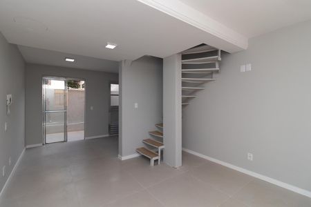 Sala de casa de condomínio à venda com 3 quartos, 64m² em Santa Tereza, Porto Alegre