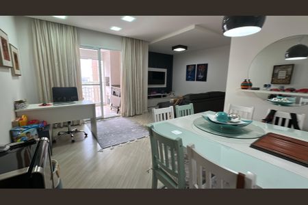 Sala de apartamento para alugar com 2 quartos, 85m² em Jardim Tupanci, Barueri