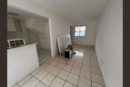 Sala de casa de condomínio para alugar com 3 quartos, 83m² em Vargem Grande, Rio de Janeiro