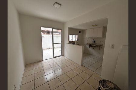 Sala de casa de condomínio para alugar com 3 quartos, 83m² em Vargem Grande, Rio de Janeiro