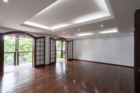 Sala 1 de casa para alugar com 5 quartos, 487m² em São Luiz, Belo Horizonte