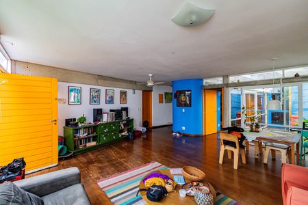 Casa 01 - Sala de casa à venda com 8 quartos, 380m² em Vila Pirajussara, São Paulo